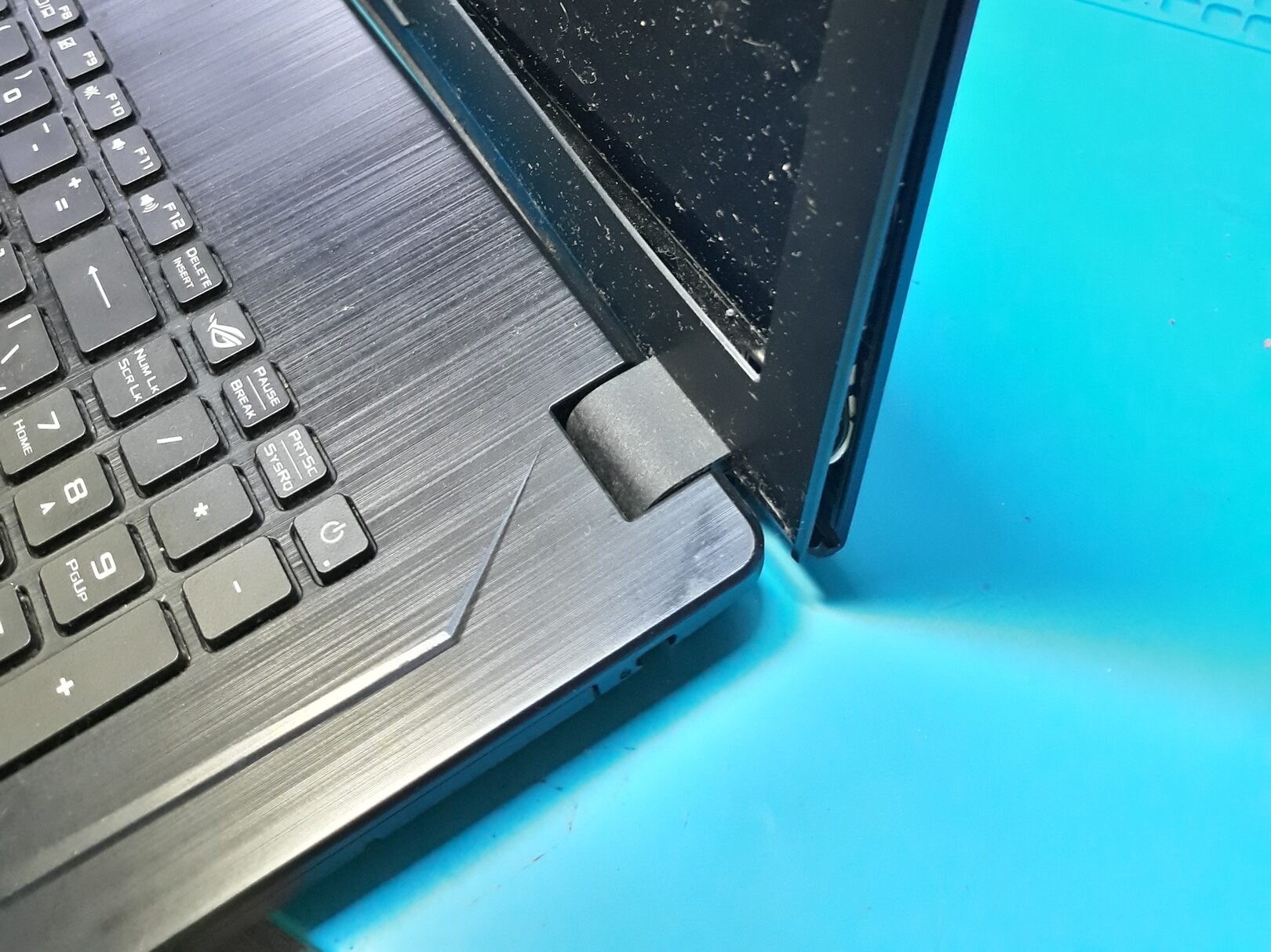 Ремонт крышки матрицы у Asus ROG