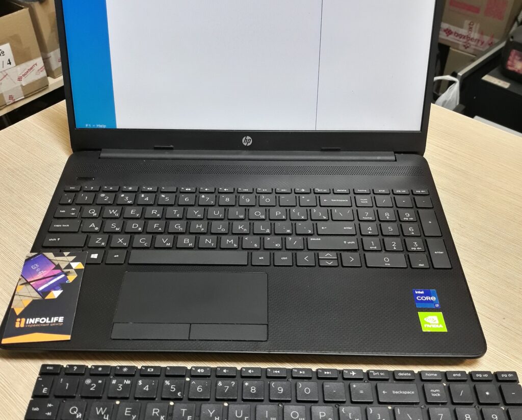 Ноутбук HP 15-dw был залит и не включался