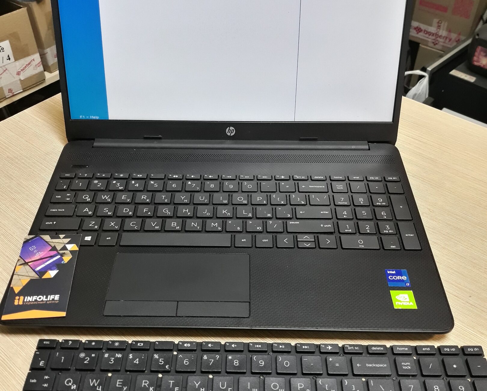 Ноутбук HP 15-dw был залит и не включался