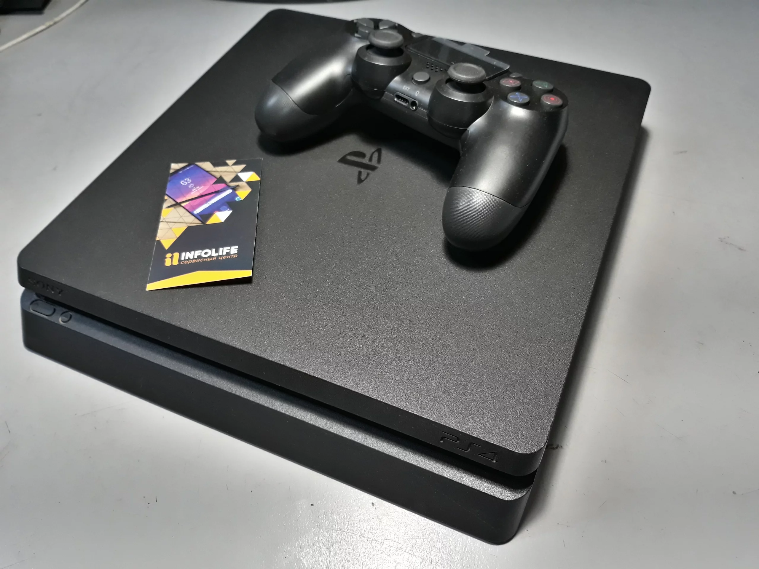 PS4 Slim не включается